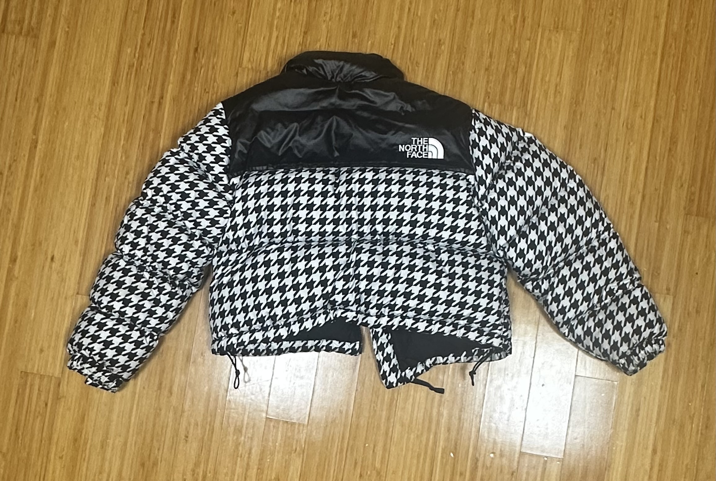 노스페이스  여성 노벨티 눕스 숏 자켓